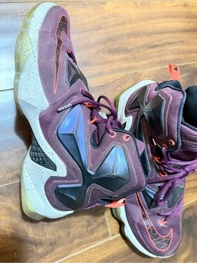 Basketball shoes